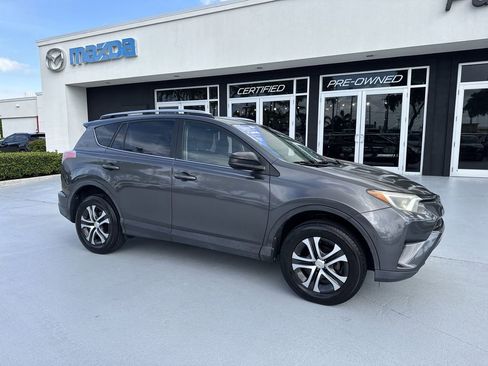 Used 2017 Toyota RAV4 LE FWD image 6