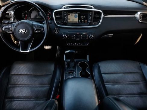 Used 2017 Kia Sorento SX image 2