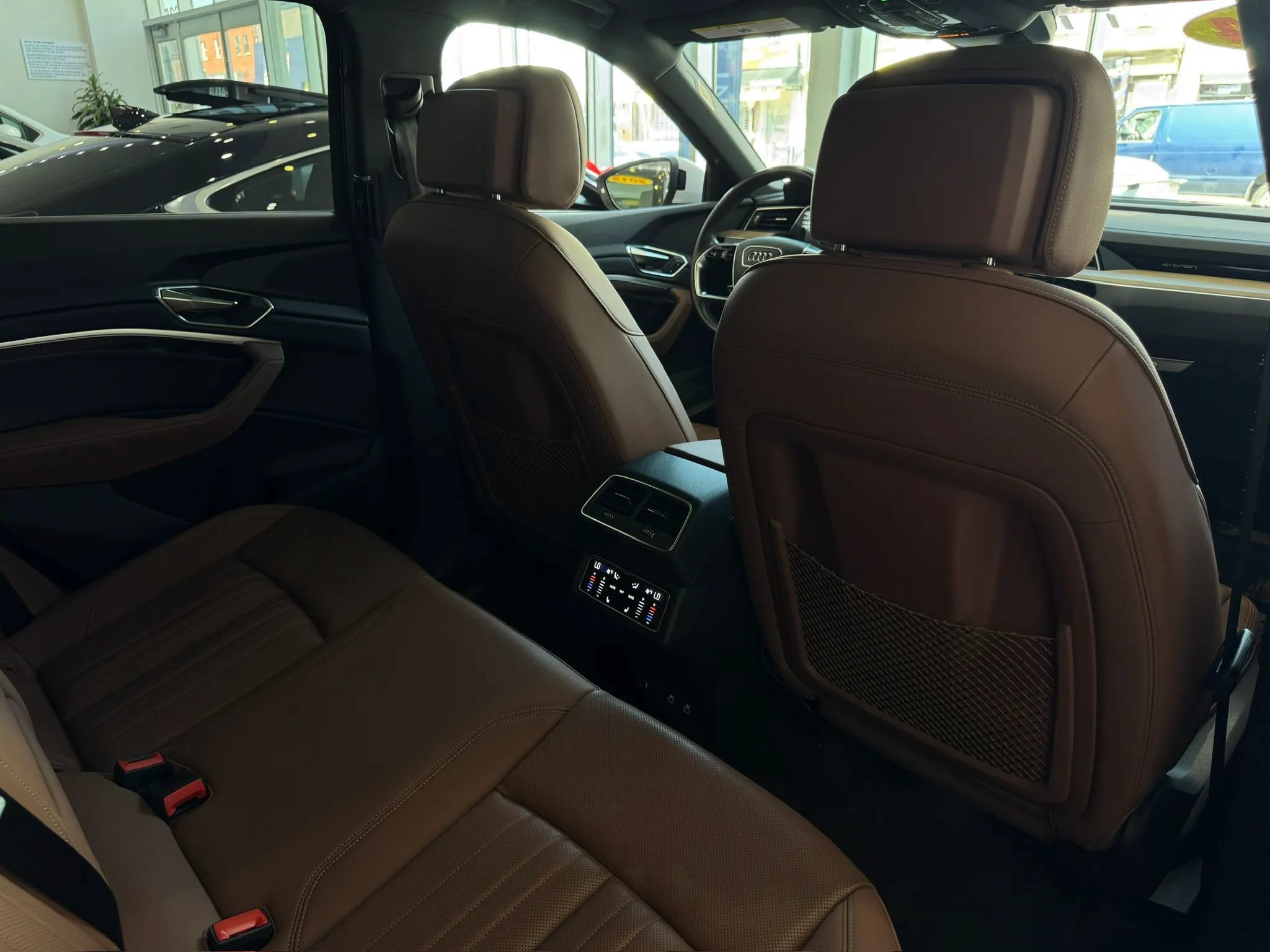 Used 2024 Audi Q8 e-tron Premium Plus w/ Premium Plus Package AWD/4WD image 28