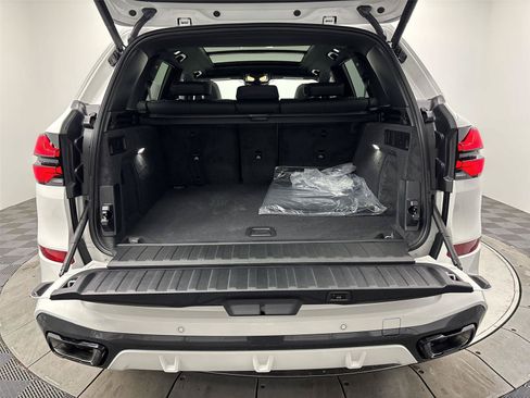 New 2026 BMW X5 xDrive40i w/ M Sport Package AWD/4WD image 21