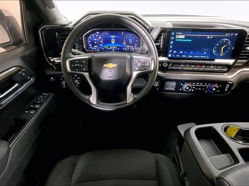 Used 2025 Chevrolet Silverado 1500 LT AWD/4WD image 7