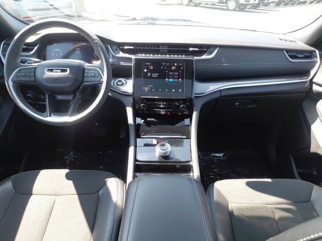 Used 2023 Jeep Grand Cherokee L Laredo RWD image 16