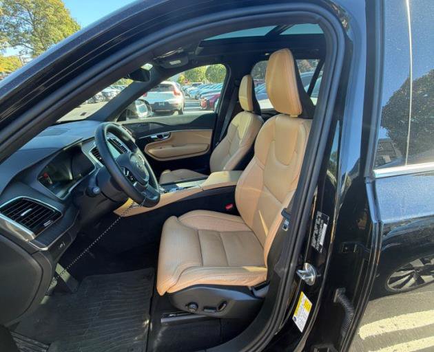Used 2024 Volvo XC90 B6 Ultimate w/ Protection Package Premier AWD/4WD image 5