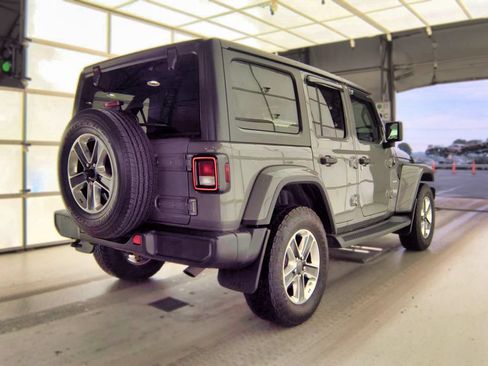 Used 2018 Jeep Wrangler Unlimited Sahara AWD/4WD image 6