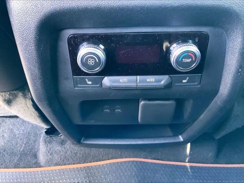 Used 2024 GMC Acadia AT4 w/ Luxury Package image 29