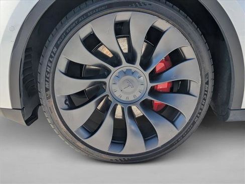 Used 2022 Tesla Model Y Performance image 15