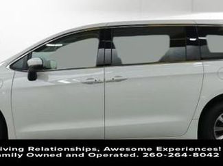 Used 2023 Chrysler Pacifica Limited video 1