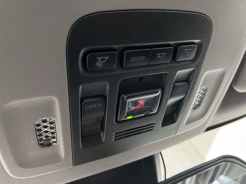 Used 2023 Toyota Camry SE w/ Cold Weather Package image 18