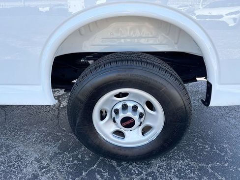 Used 2025 GMC Savana 2500 RWD image 31
