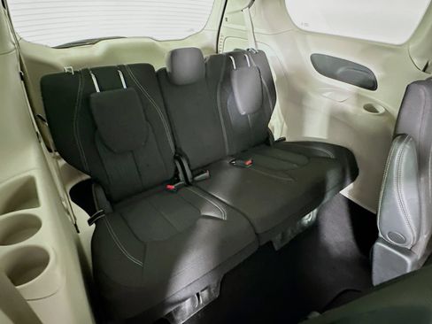 Used 2023 Chrysler Voyager LX FWD image 26