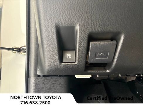 Used 2023 Toyota RAV4 SE w/ Weather & Moonroof Package AWD/4WD image 17
