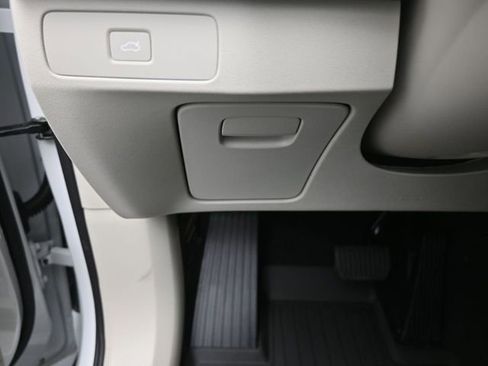 New 2026 Volvo XC90 B6 Ultra w/ Protection Package image 16