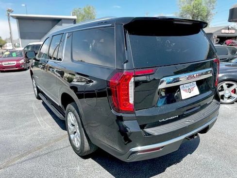 Used 2023 GMC Yukon XL SLT w/ SLT Premium Package AWD/4WD image 3