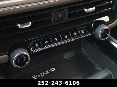 Used 2025 Chevrolet Suburban High Country AWD/4WD image 14