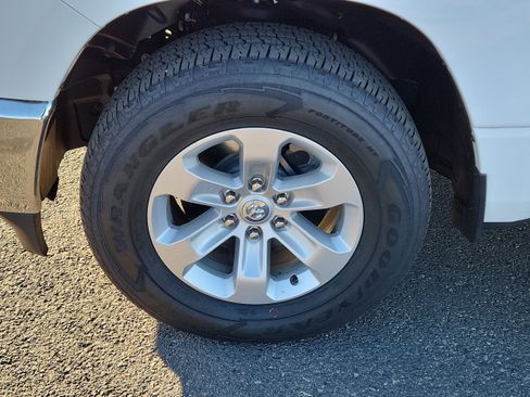 Used 2024 RAM 1500 Laramie image 7