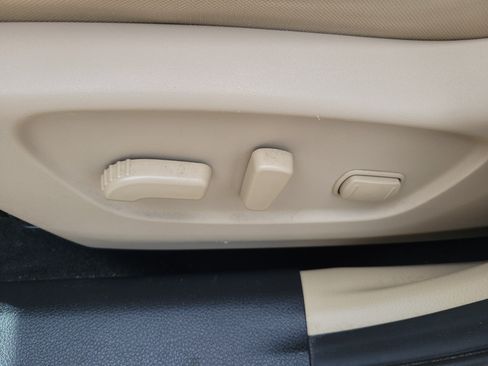 Used 2018 Nissan Rogue SV FWD image 14