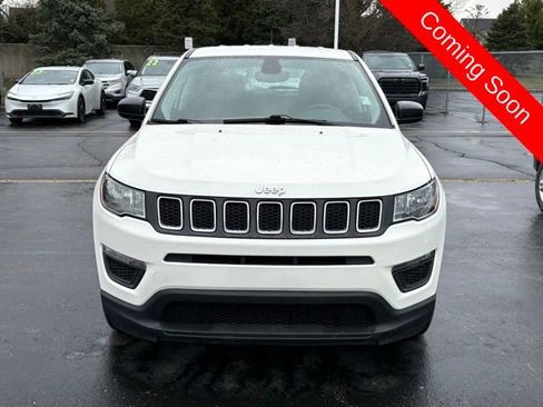 Used 2019 Jeep Compass Sport image 2