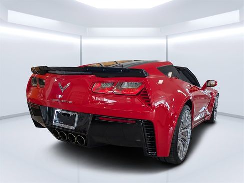 Used 2015 Chevrolet Corvette Z06 w/ 3LZ Preferred Equipment Group image 3