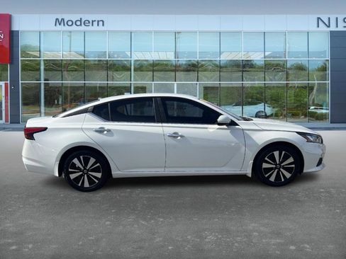 Certified 2021 Nissan Altima 2.5 SV image 4