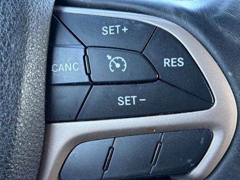 Used 2017 Jeep Grand Cherokee Limited image 27