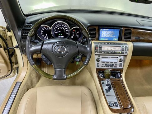Used 2006 Lexus SC 430 Convertible RWD image 2