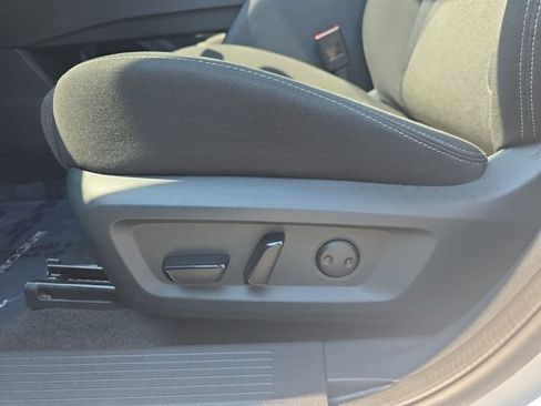 Used 2025 Nissan Rogue SV FWD image 29