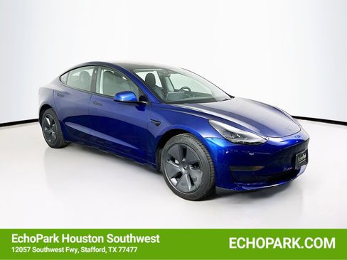 Used 2021 Tesla Model 3 Standard Range Plus image 1