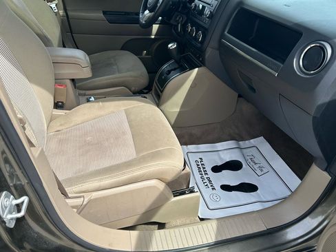 Used 2015 Jeep Patriot Latitude w/ Sun/Sound Group AWD/4WD image 12