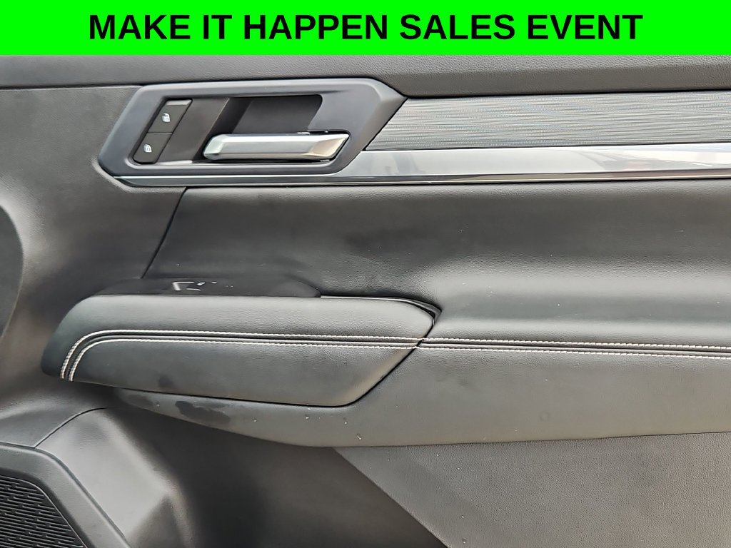 Used 2025 GMC Terrain Elevation w/ Black Edition AWD/4WD image 29