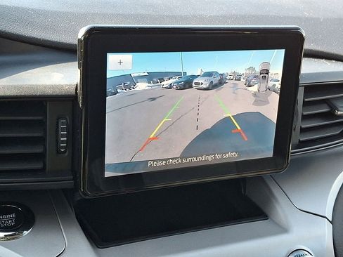 Used 2023 Ford Explorer XLT image 18