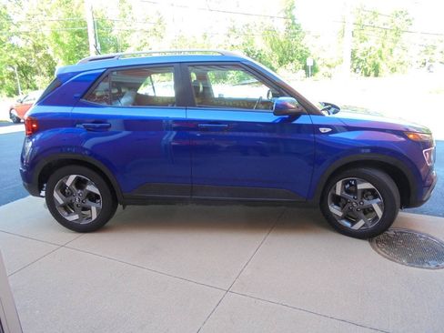 Used 2024 Hyundai Venue Limited FWD image 5