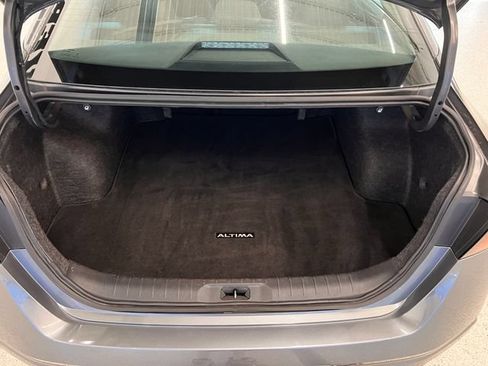 Used 2025 Nissan Altima 2.5 SV FWD image 9