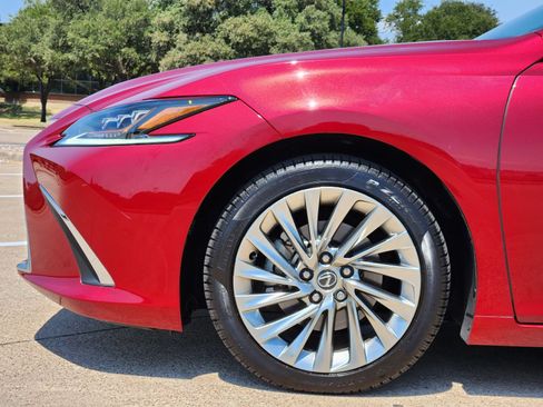 Used 2021 Lexus ES 350 Ultra Luxury w/ Accessory Package 2 FWD image 8