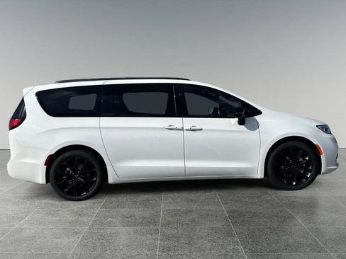New 2026 Chrysler Pacifica Select w/ S Appearance Package image 2