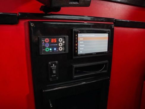Used 2016 Mercedes-Benz Sprinter 2500 image 28