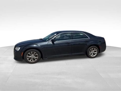 Used 2015 Chrysler 300 Limited w/ Driver Convenience Group image 4