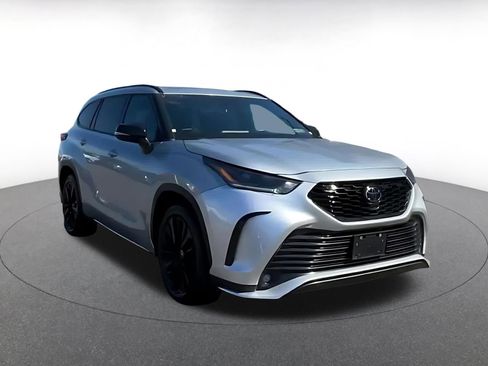 Used 2024 Toyota Highlander XSE image 2