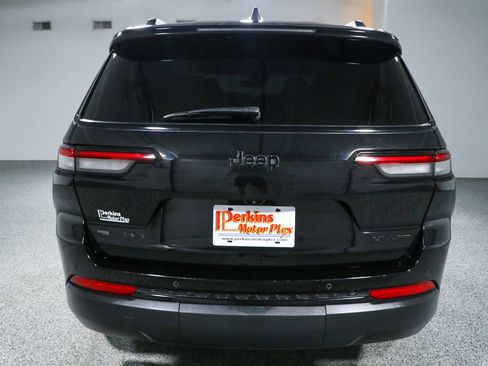 Used 2023 Jeep Grand Cherokee L Limited w/ Black Appearance Package AWD/4WD image 8