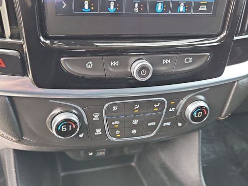 Used 2021 Chevrolet Traverse RS w/ LPO, Cargo Package FWD image 18