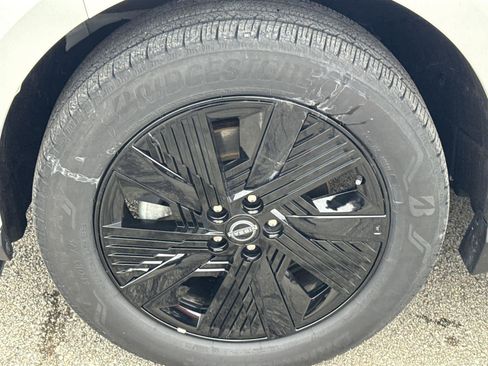 Used 2025 Nissan Murano SV image 11