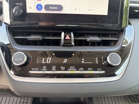 Used 2023 Toyota Corolla LE w/ Carpet Mat Package (TMS) FWD image 8
