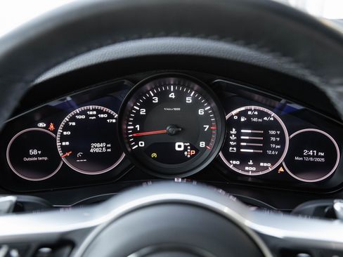 Used 2022 Porsche Cayenne Platinum Edition image 14