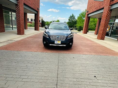 Used 2017 Subaru Outback 2.5i Limited AWD/4WD image 2