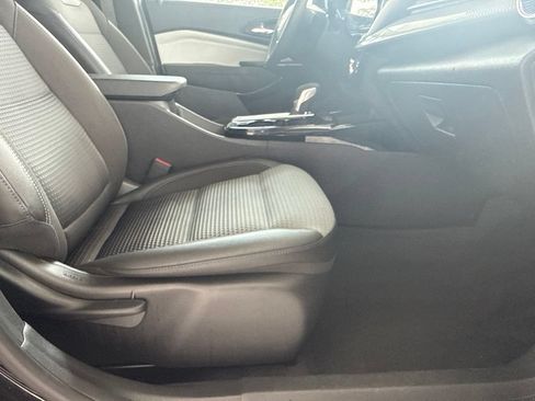 Used 2025 Chevrolet Trax LT FWD image 32