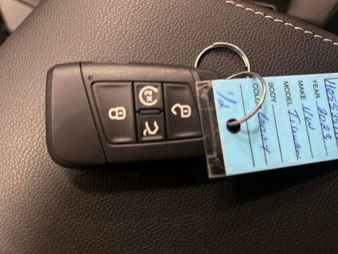 Used 2023 Volkswagen Tiguan SE R-Line image 34