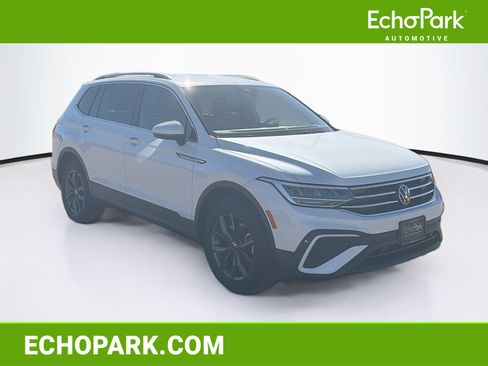 Used 2023 Volkswagen Tiguan SE AWD/4WD image 1