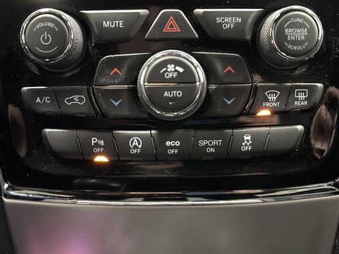 Used 2022 Jeep Grand Cherokee Limited image 20