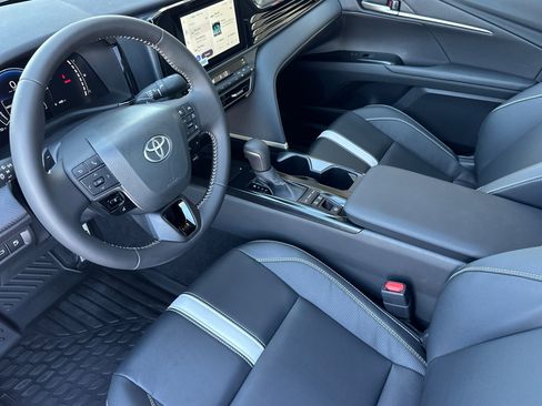 Certified 2026 Toyota Camry Hybrid FWD image 9