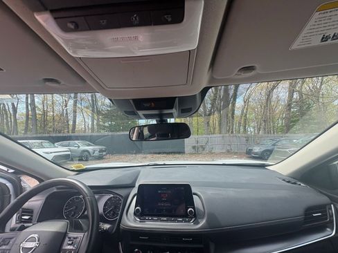 Used 2025 Nissan Rogue SV AWD/4WD image 31