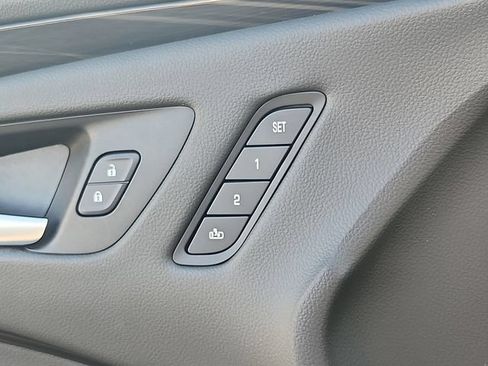 Certified 2020 Buick Envision Essence FWD image 26